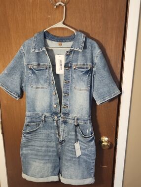 Judy Blue Short Sleeve Denim Romper in Light Blue Wash